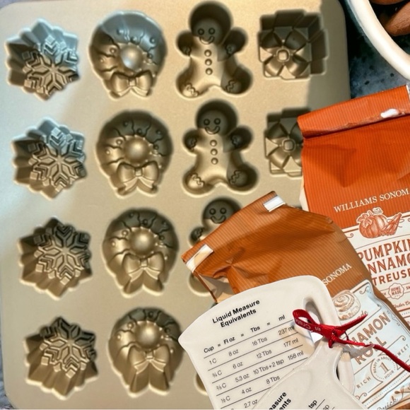 Nordic Ware Nonstick Cast Aluminum Holiday Bitelets Pan Baking Bundle & More! - Picture 4 of 13